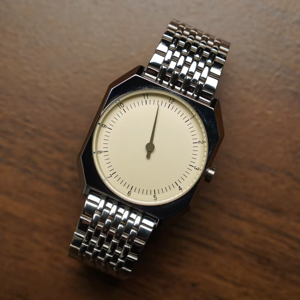 Mono Aiguille 40mm – Quartz Architectural
