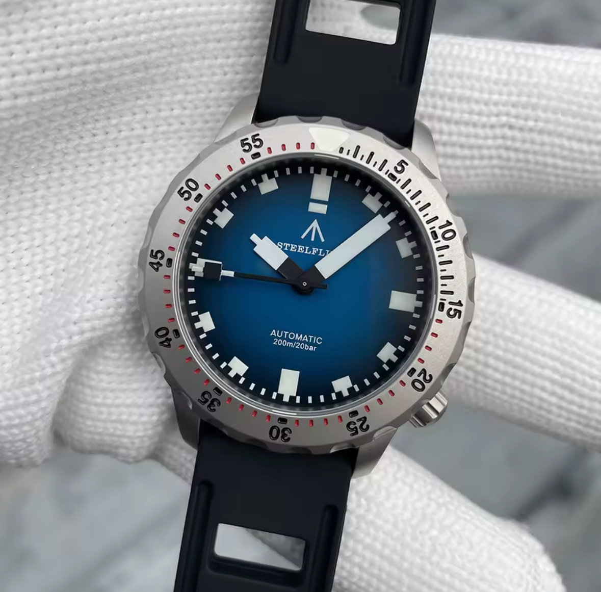 Steelflier 40,2mm - Auto NH35 – Plongée 200m